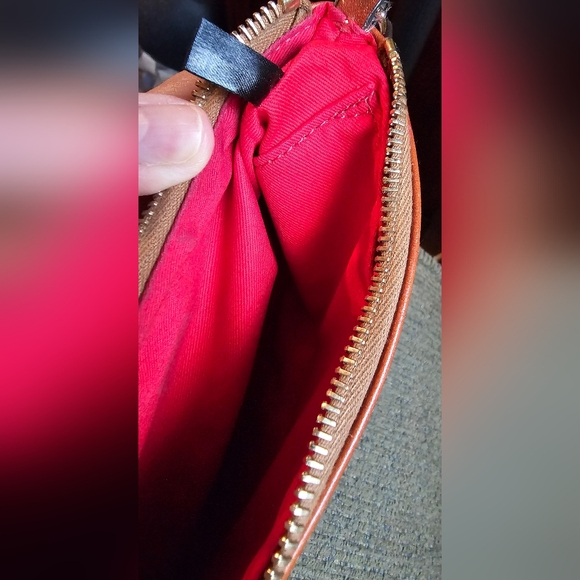 Dooney and Bourke Pebbeled Italian Leather Large Wristlet Wine EUC - Picture 8 of 9